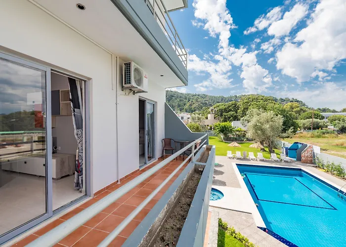 Ξενοδοχείο με διαμερίσματα Maritina 4*