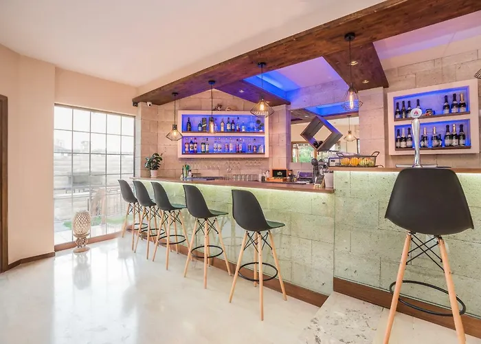 מלון דירות Maritina 4*